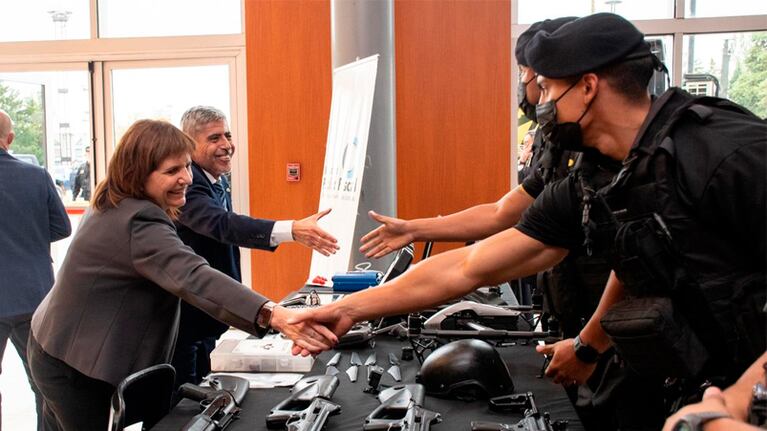 La ministra de Seguridad, Patricia Bullrich, junto a Juan Pablo Quinteros en Córdoba.