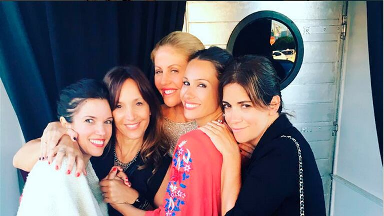 La modelo decidió festejar y pedir tres deseos juntos a sus amigas. 