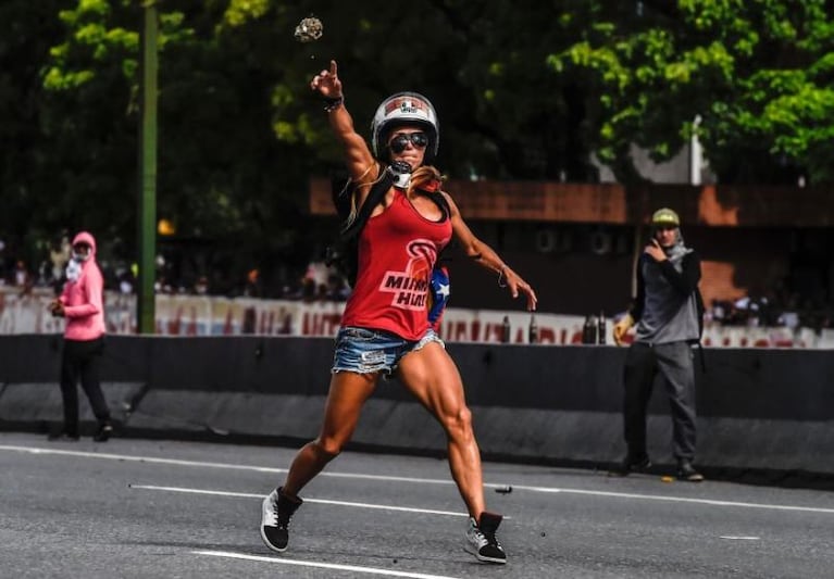 La modelo fitness que lucha contra el gobierno de Maduro