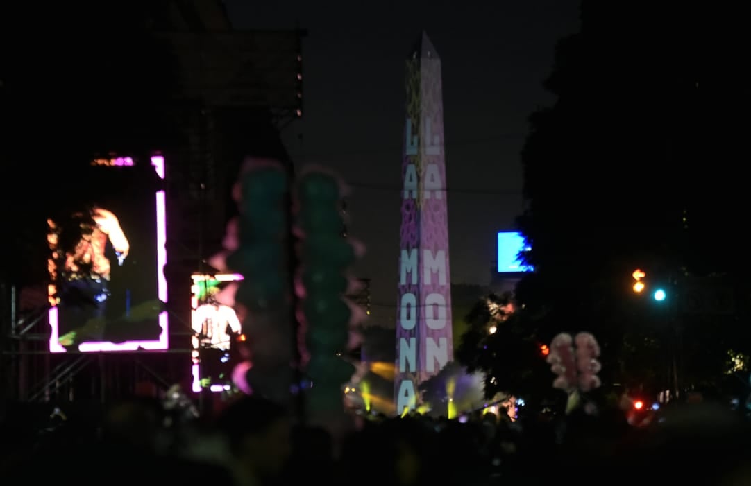 La Mona Jiménez en el Obelisco. Foto: Lucio Casalla/ElDoce.