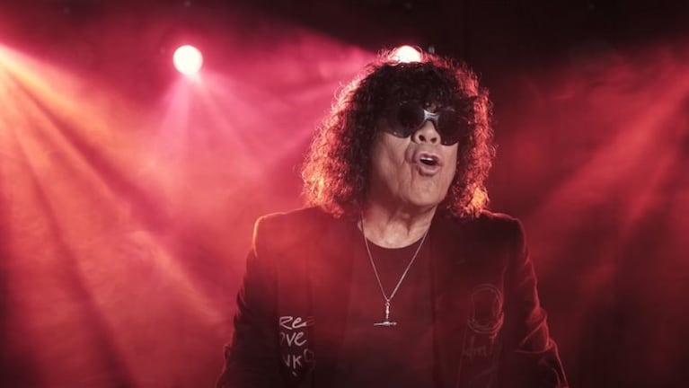 La Mona Jiménez estrenó "La noche y yo".