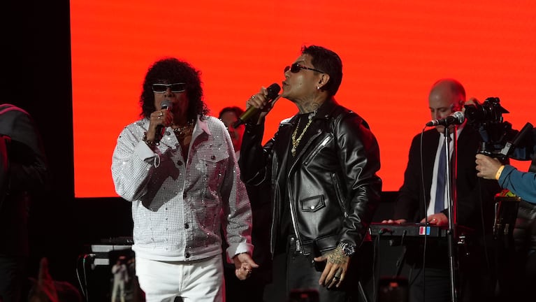 La Mona Jiménez junto a Uriel Lozano en la grabación del nuevo videoclip.