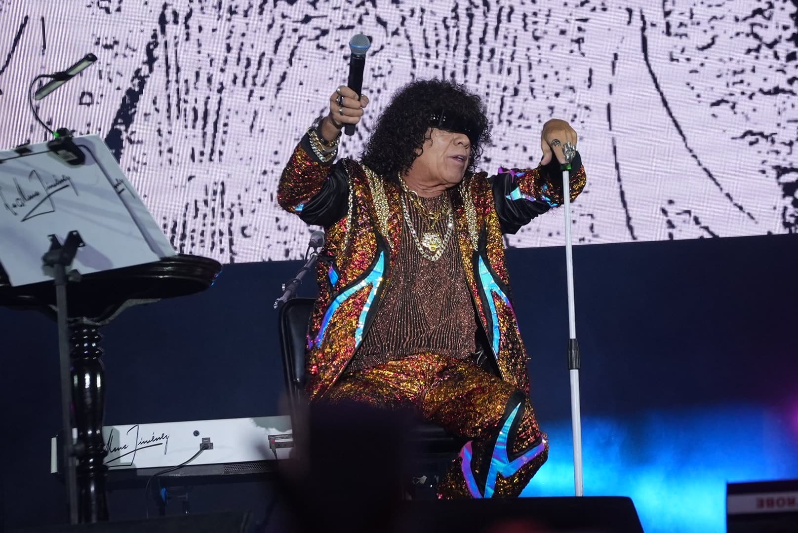 La Mona Jiménez lesionado en el Festival Nacional de Cuarteto.