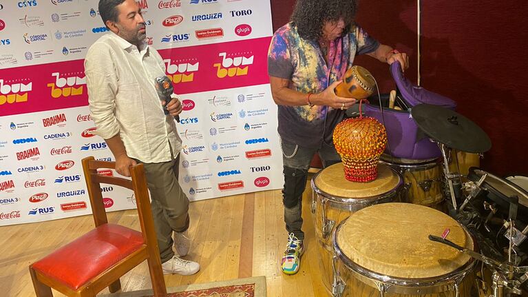 La Mona Jiménez mostró sus instrumentos más raros