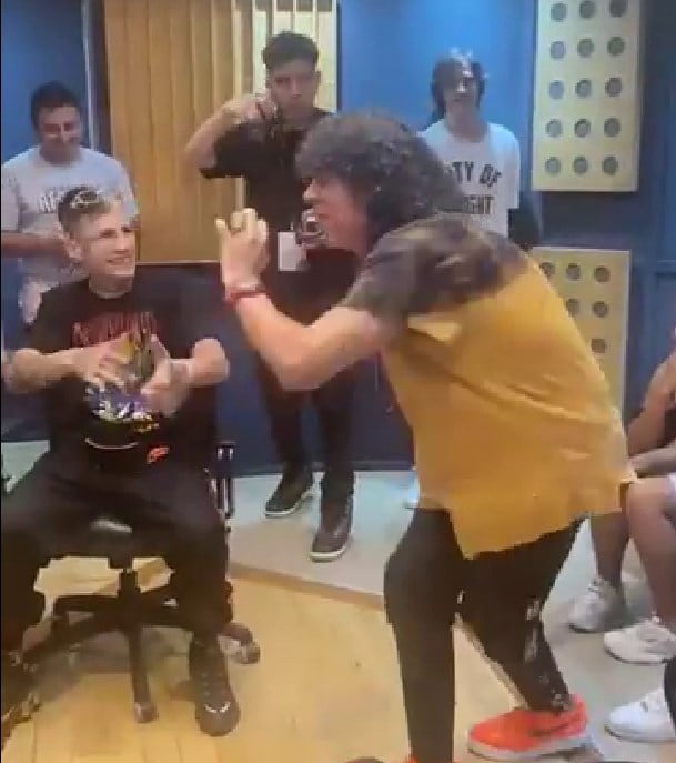 La Mona Jiménez sorprendió a todos con sus pasos de cumbia.