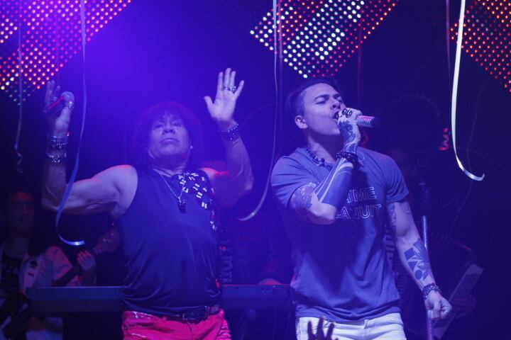 La Mona visitó a Carli y la energía brotó del escenario cuando cantaron los tres Jiménez. Foto: ElDoce.tv/ Dahy Terradas