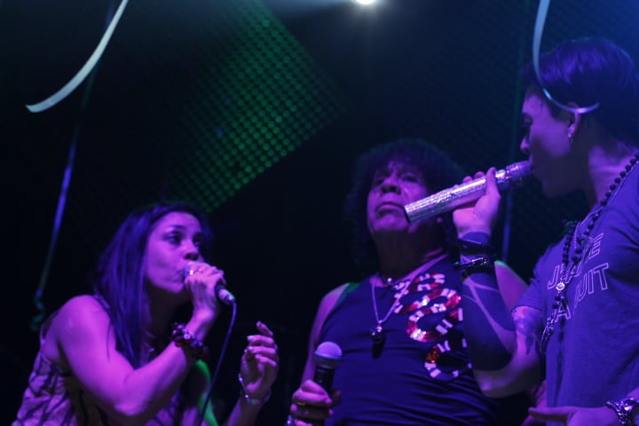 La Mona visitó a Carli y la energía brotó del escenario cuando cantaron los tres Jiménez. Foto: ElDoce.tv/ Dahy Terradas