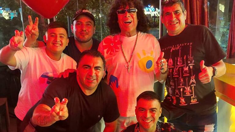 La Mona visitó de sorpresa a Los Conejos, la banda del Conejo Rivarola