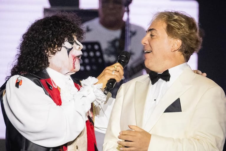 La Mona y Cristian Castro cantaron juntos nuevamente.