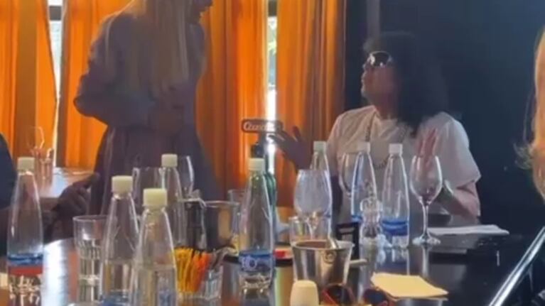 La Mona y Juana Delseri, al estilo Pimpinela