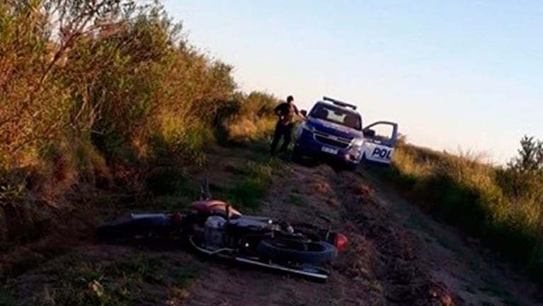 La moto fue embestida de atrás por una camioneta de la Policía. / Foto: Enfoque zonal
