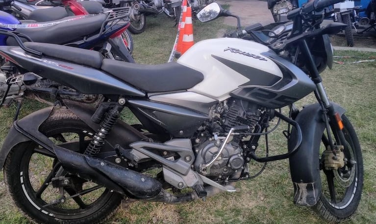 La moto fue recuperada en el marco de allanamientos en Ciudad de los Cuartetos.