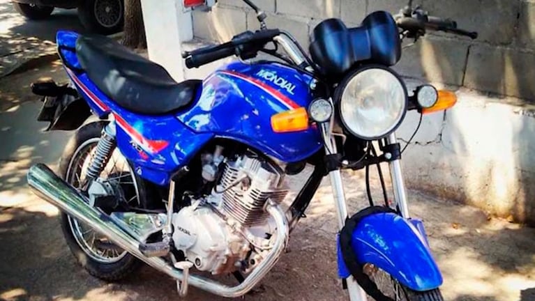 La moto que delincuentes robaron a mano armada.