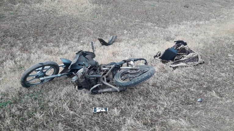 La moto quedó completamente destruida.