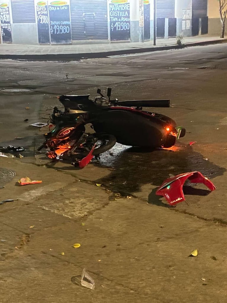 La moto quedó destruida.