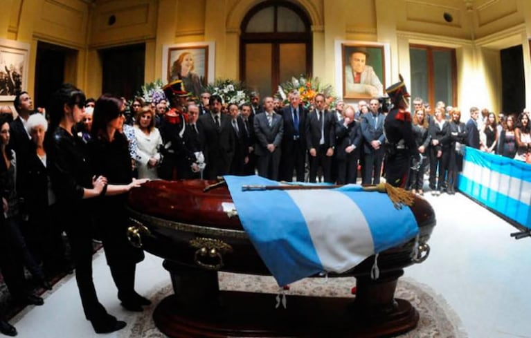 La muerte de Néstor Kirchner: por qué lo velaron a cajón cerrado