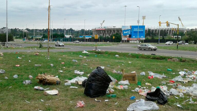 La mugre del día después de La Renga en el Kempes