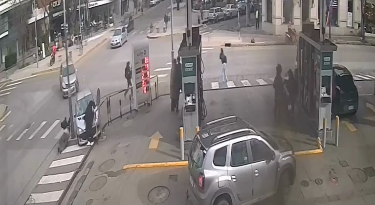 La mujer chocó a un padre y un hijo en Mar del Plata.