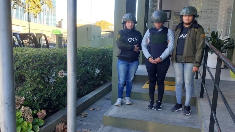 La mujer de 30 años fue atrapada en pleno torneo hípico en Palermo.