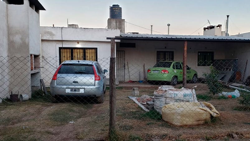 La mujer decidió ayudarlo porque el remisero se había fracturado y no podía trabajar.