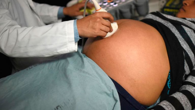 La mujer embarazada con zika está bajo supervisión médica. 