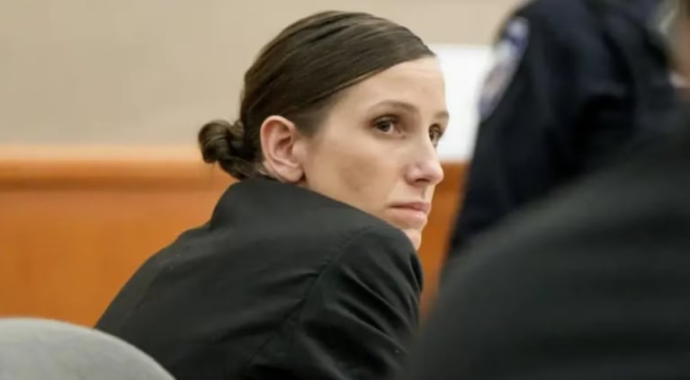 La mujer está acusada de haber asesinado a su esposo para cobrar seguros.