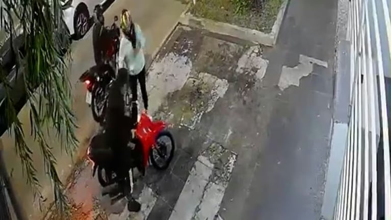 La mujer frustró el robo con una descarga eléctrica.