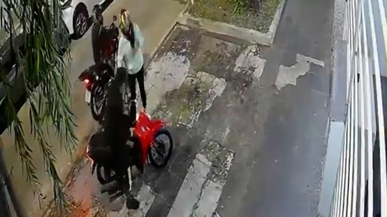 La mujer frustró el robo con una descarga eléctrica.
