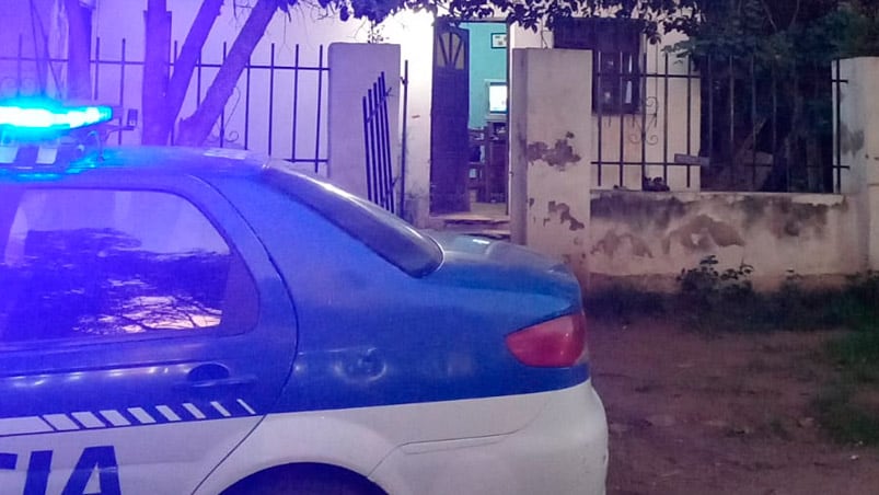 La mujer fue asesinada en su casa.