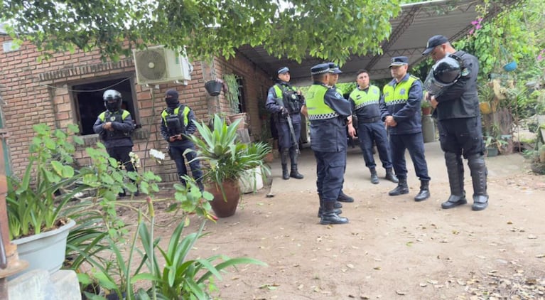 La mujer fue asesinada en su casa y el principal sospechoso es el esposo.