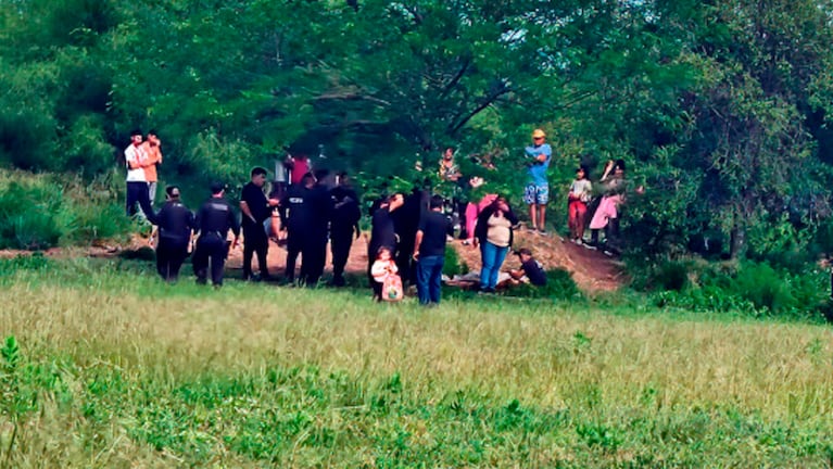 La mujer fue encontrada asesinada en un descampado de Villa Gobernador Gálvez.