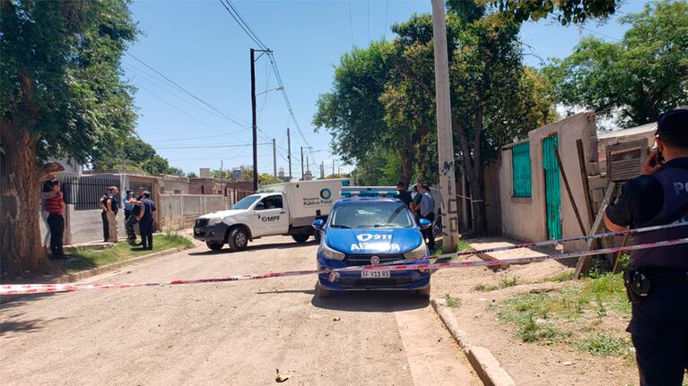 La mujer fue hallada sin vida por su hija de 13 años.