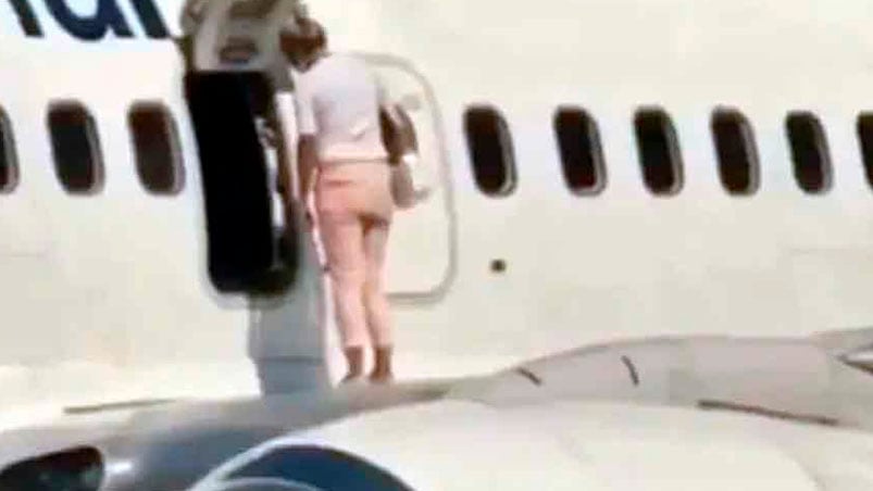 La mujer fue parte del vuelo desde Turquía junto a su familia. 