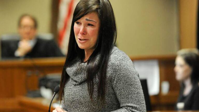 La mujer les daba melatonina, una hormona que facilita el sueño.