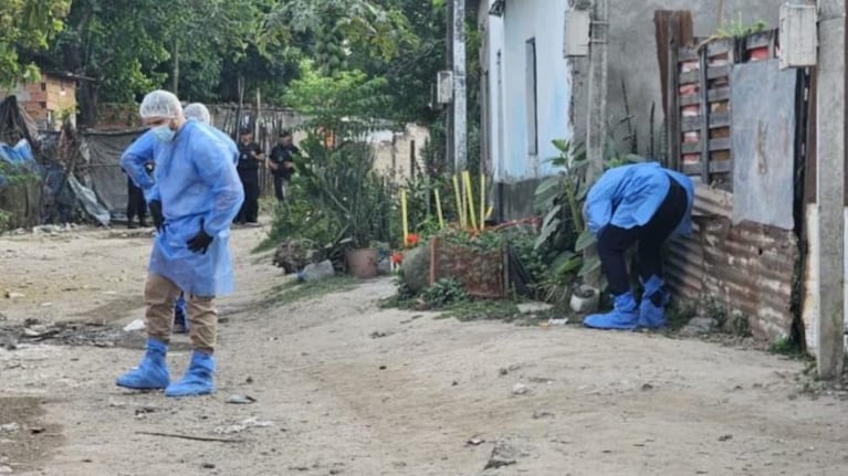La mujer murió tras recibir una bala perdida.