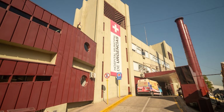 La mujer permanece internada en el Hospital de Urgencias.
