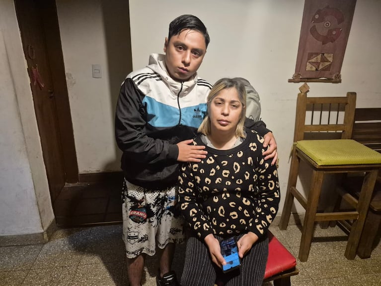 La mujer permaneció internada en el Hospital de Urgencias luego del ataque.