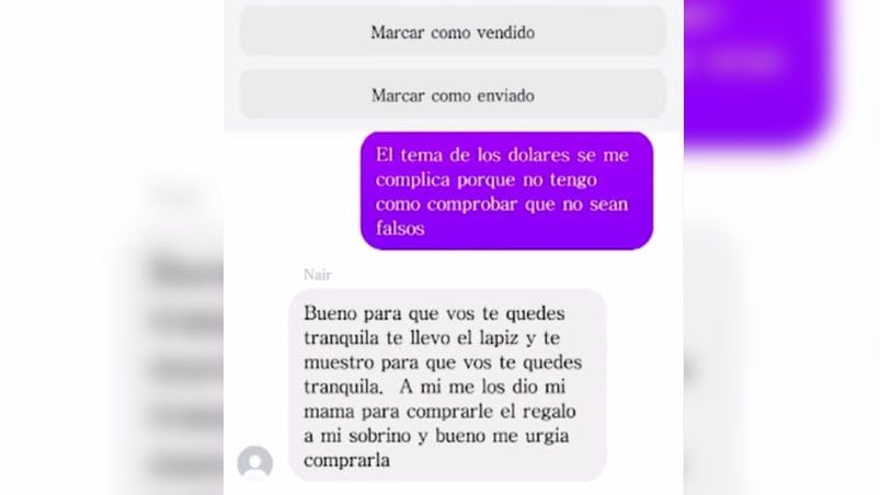 La mujer primero rechazó recibir dólares pero terminó cayendo en la trampa.