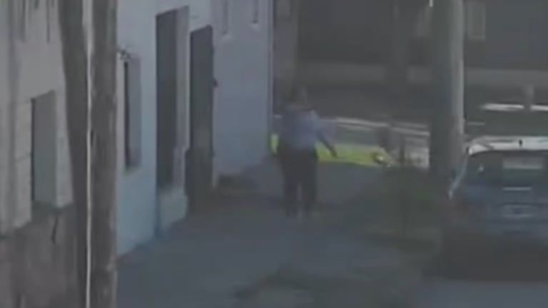 La mujer quedó filmada por las cámaras del 911.