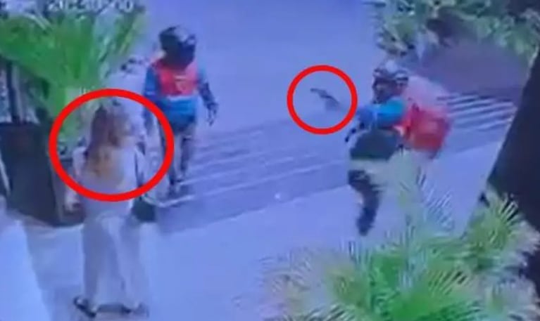 La mujer quedó internada tras ser baleada en la puerta de un hotel.