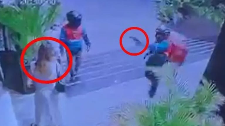 La mujer quedó internada tras ser baleada en la puerta de un hotel.
