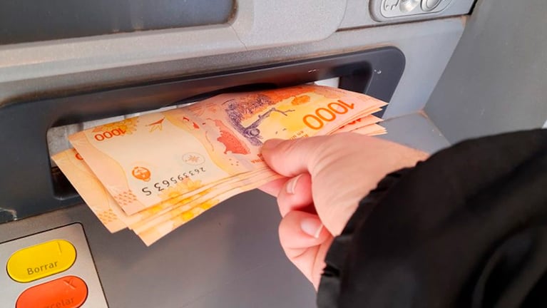 La mujer recibió el dinero por error.