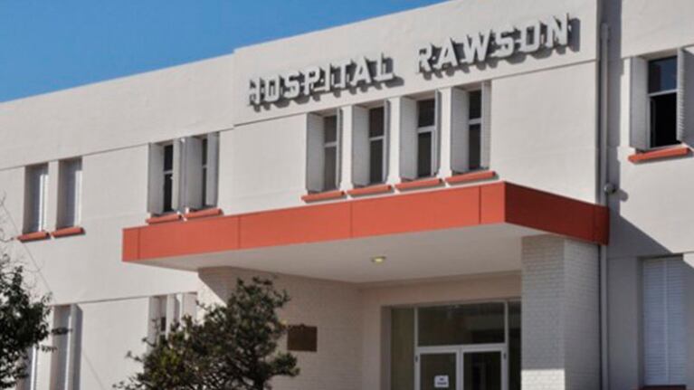 La mujer se encuentra internada en el Hospital Rawson.