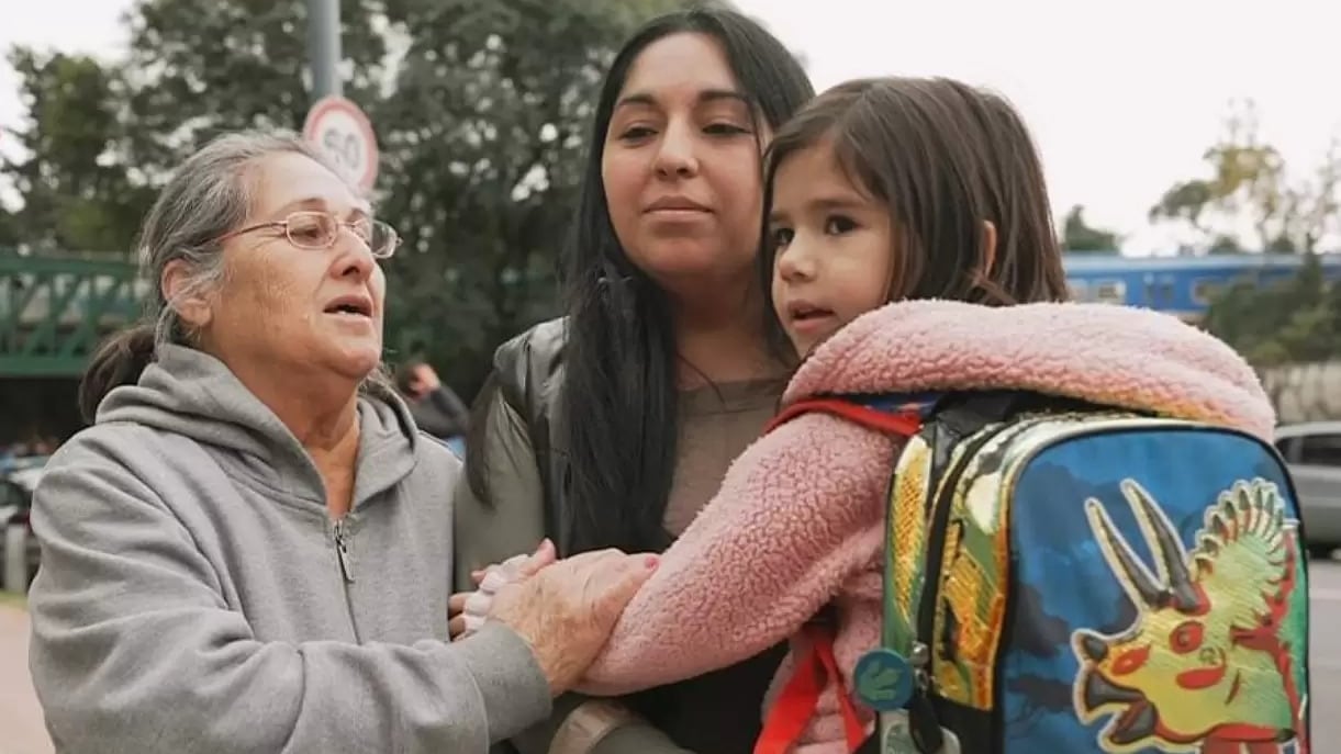 La mujer solo sufrió leves lesiones en una de sus rodillas.