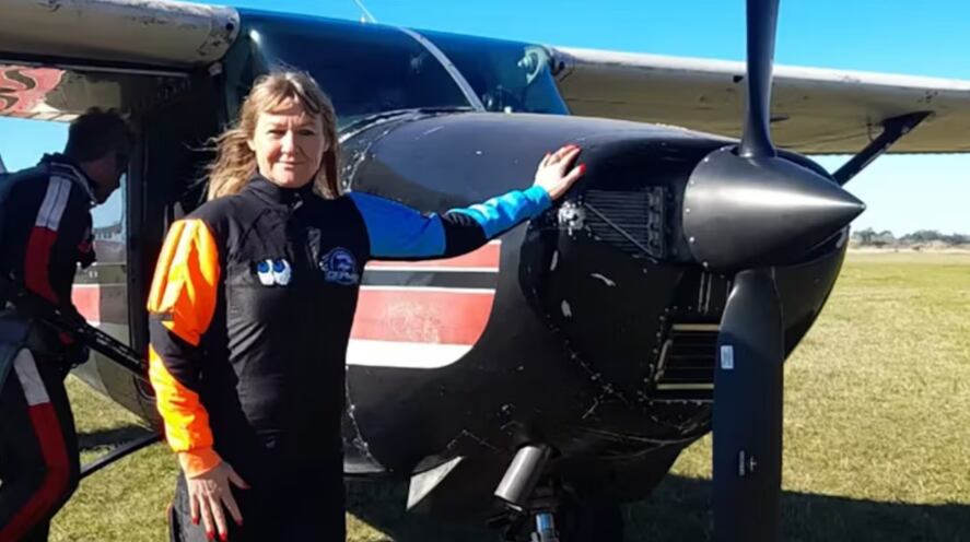 La mujer tenía 52 años y practicaba paracaidismo.