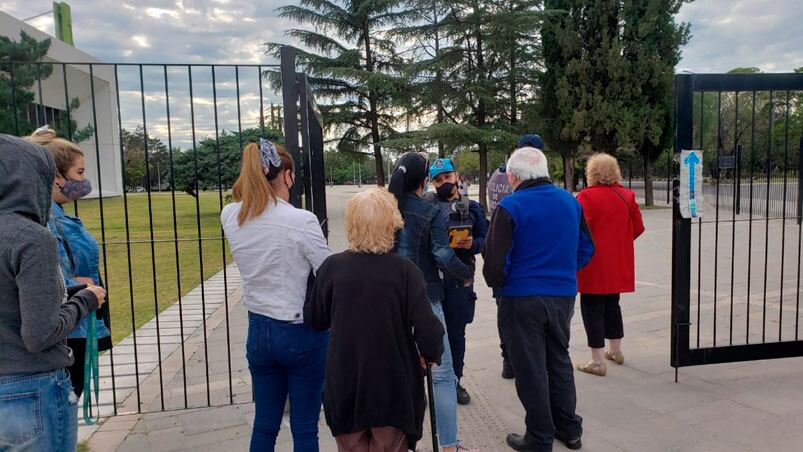 La mujer tiene 66 años y todavía espera recibir la primera dosis de la vacuna contra el Covid-19. (Foto ilustrativa)