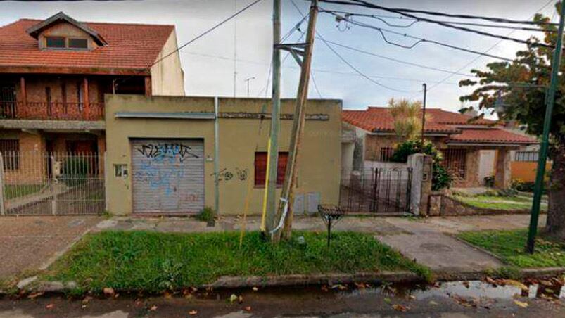 La mujer vivía en la casa con sus dos hijos.