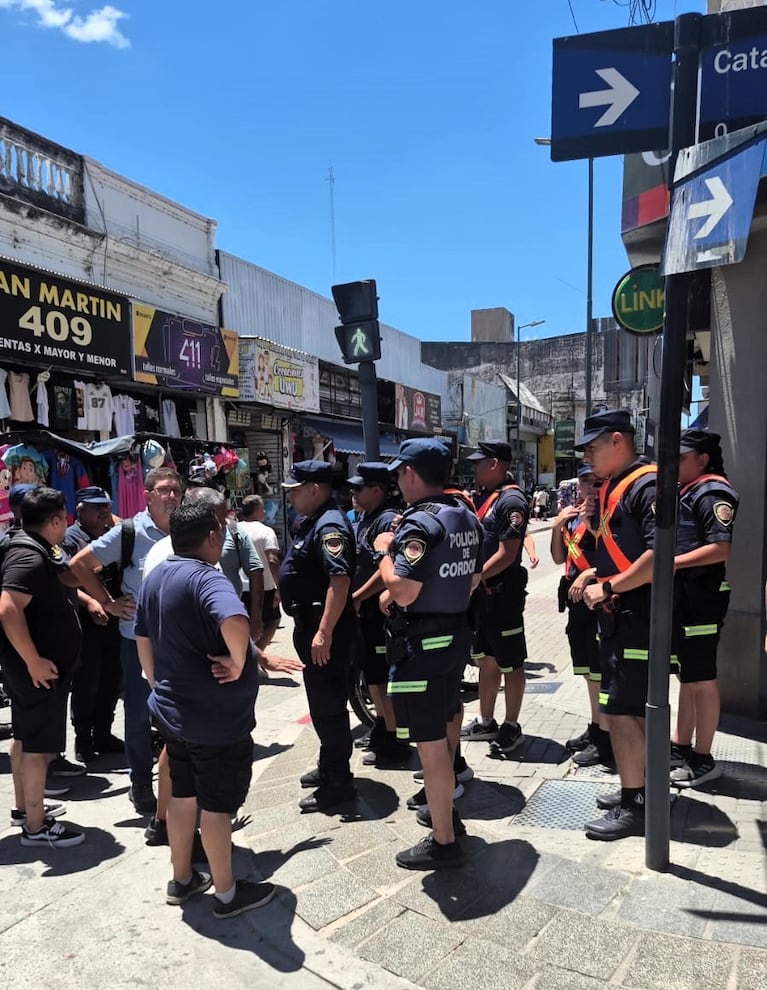 La Municipalidad desarticuló puestos de venta de pirotecnia ilegal.