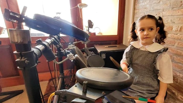 La nena cordobesa que toca la batería desde los 2 años y ya hizo su primer show
