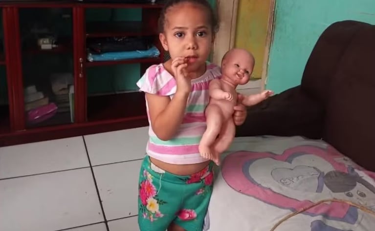 La nena fue asesinada por su padre y su madrastra en Brasil.